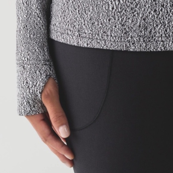 Gorgeous Lululemon Turtleneck Size 4 - Picture 5 of 12